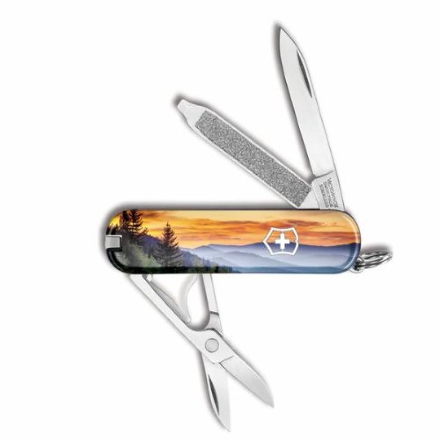 Swiss Army Knives By Victorinox At Swiss Knife Shop * | Crazy Deals Smoky Mountains Classic Sd Exclusive Swiss Army Knife